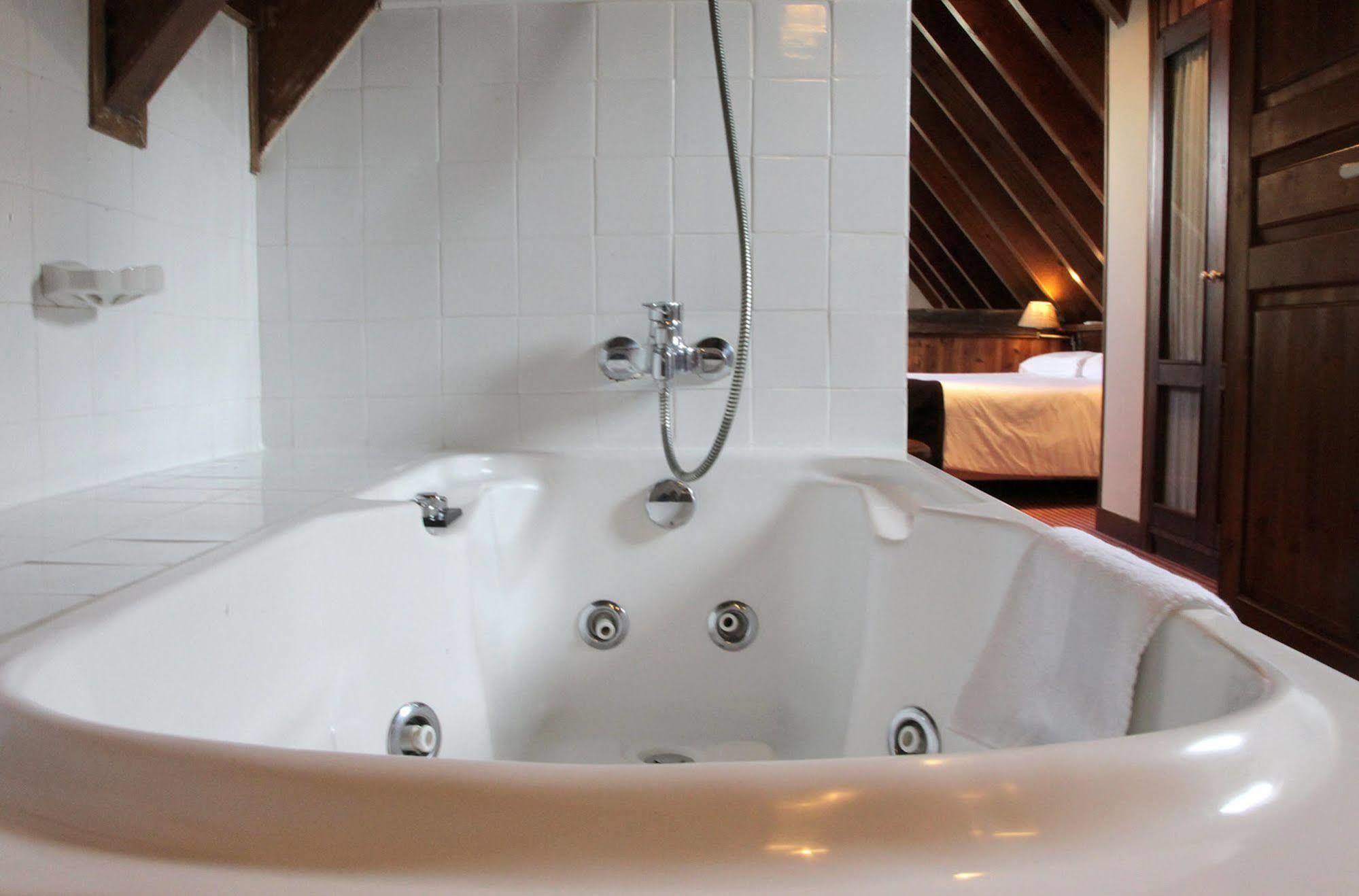 Hotel Chalet Bassibe Baqueira Beret Luaran gambar